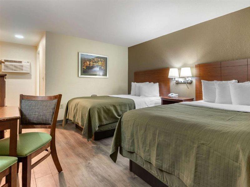 Econo Lodge Cherokee Near River Park Екстер'єр фото