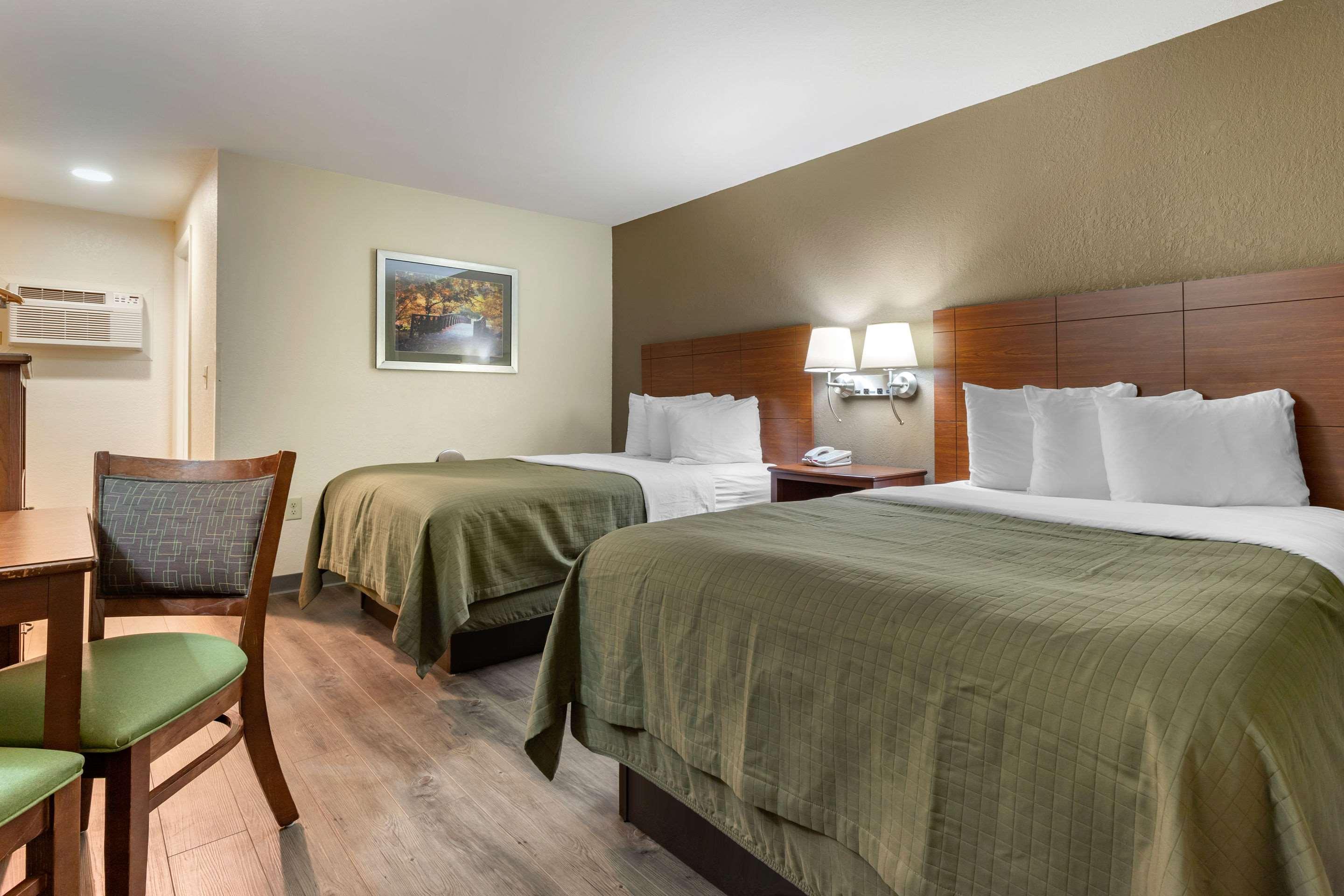 Econo Lodge Cherokee Near River Park Екстер'єр фото