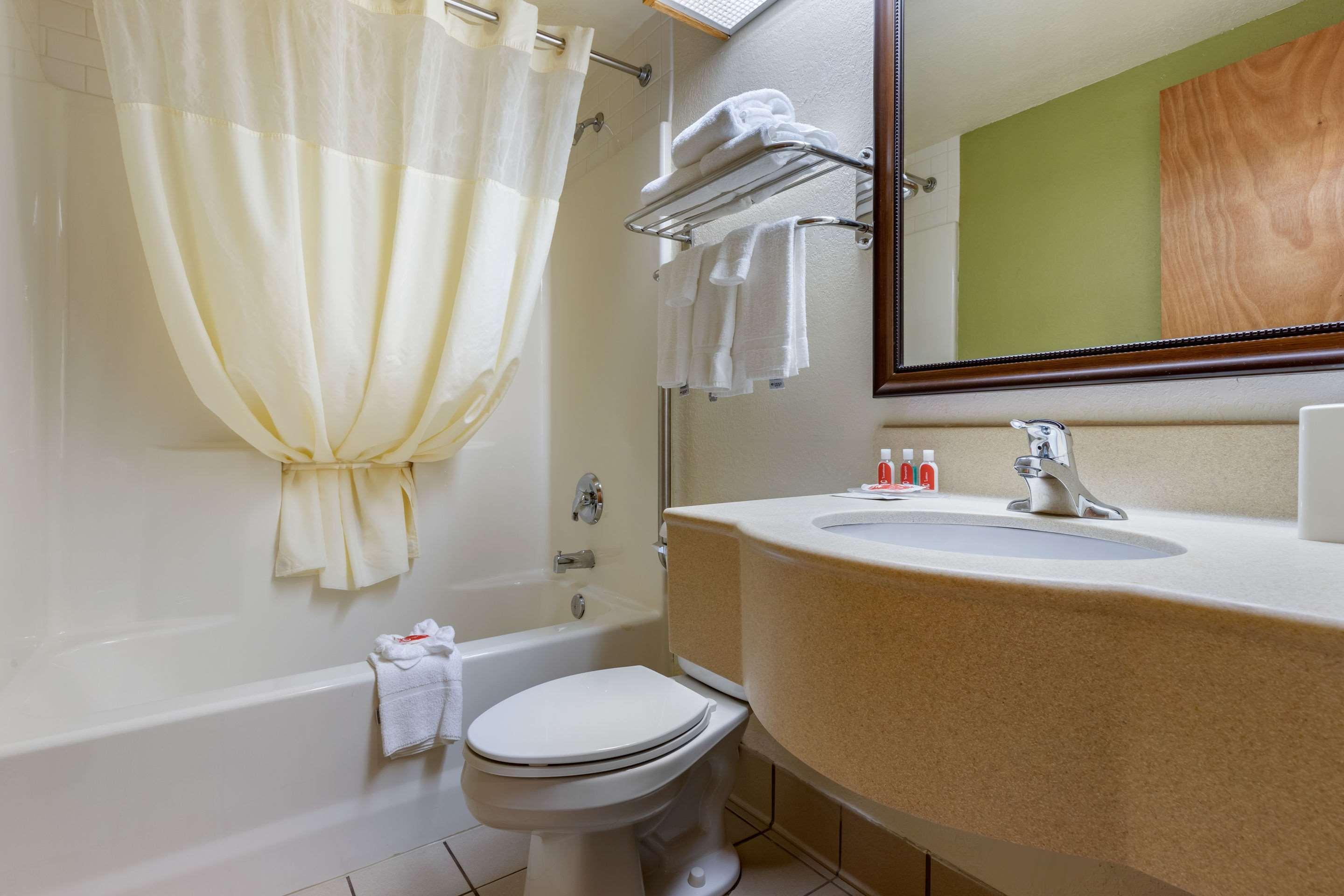 Econo Lodge Cherokee Near River Park Екстер'єр фото