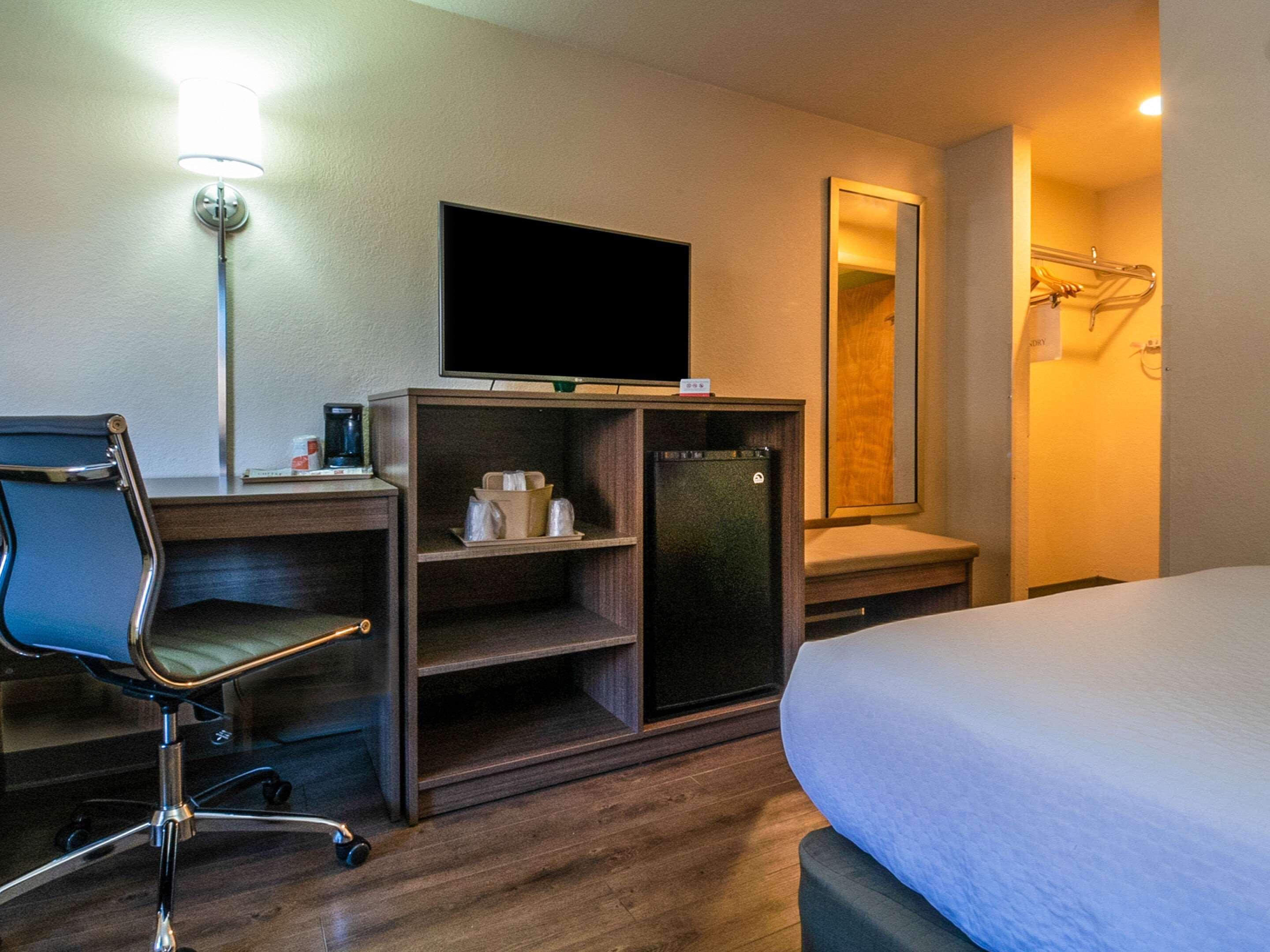 Econo Lodge Cherokee Near River Park Екстер'єр фото