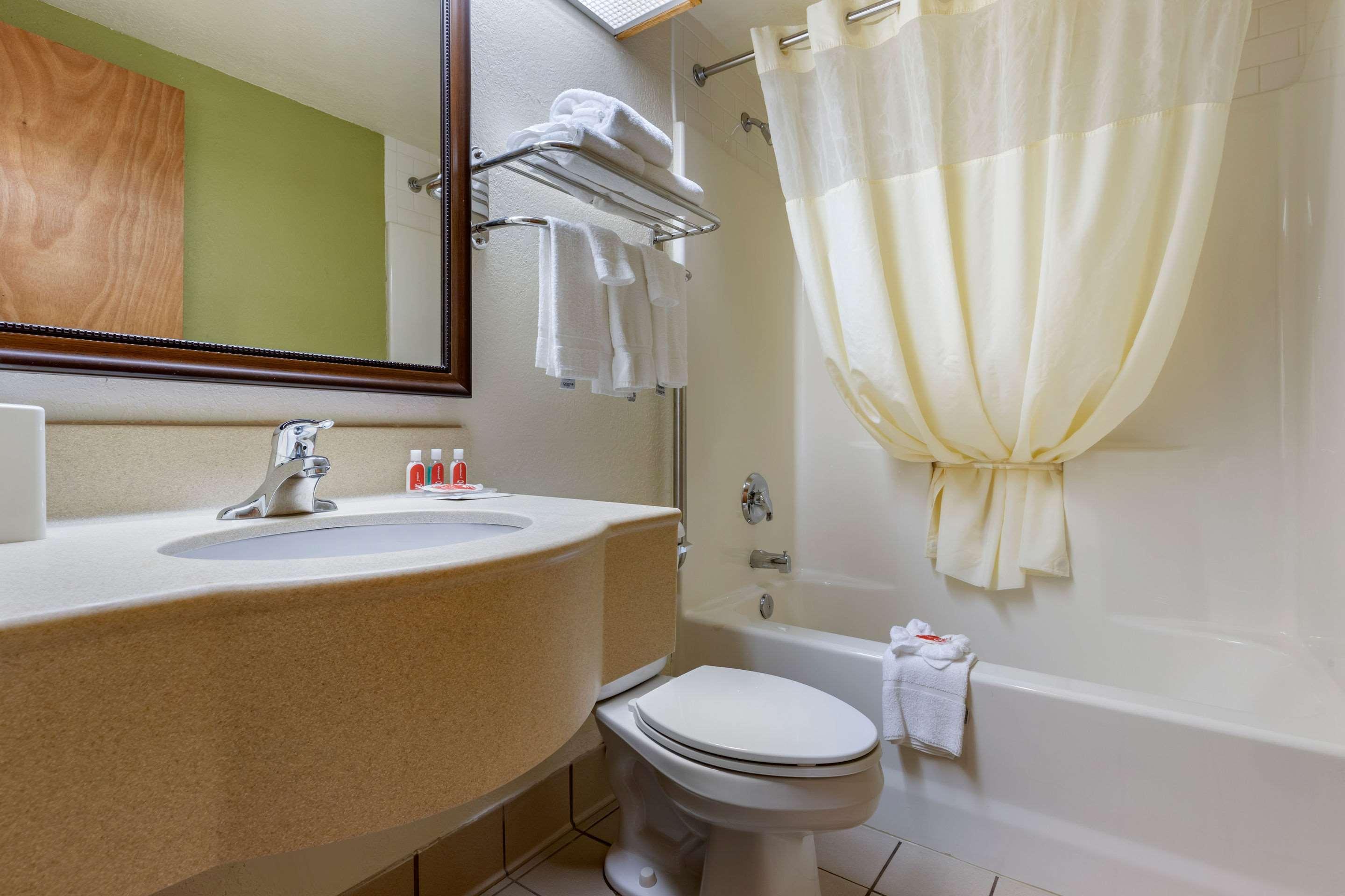 Econo Lodge Cherokee Near River Park Екстер'єр фото