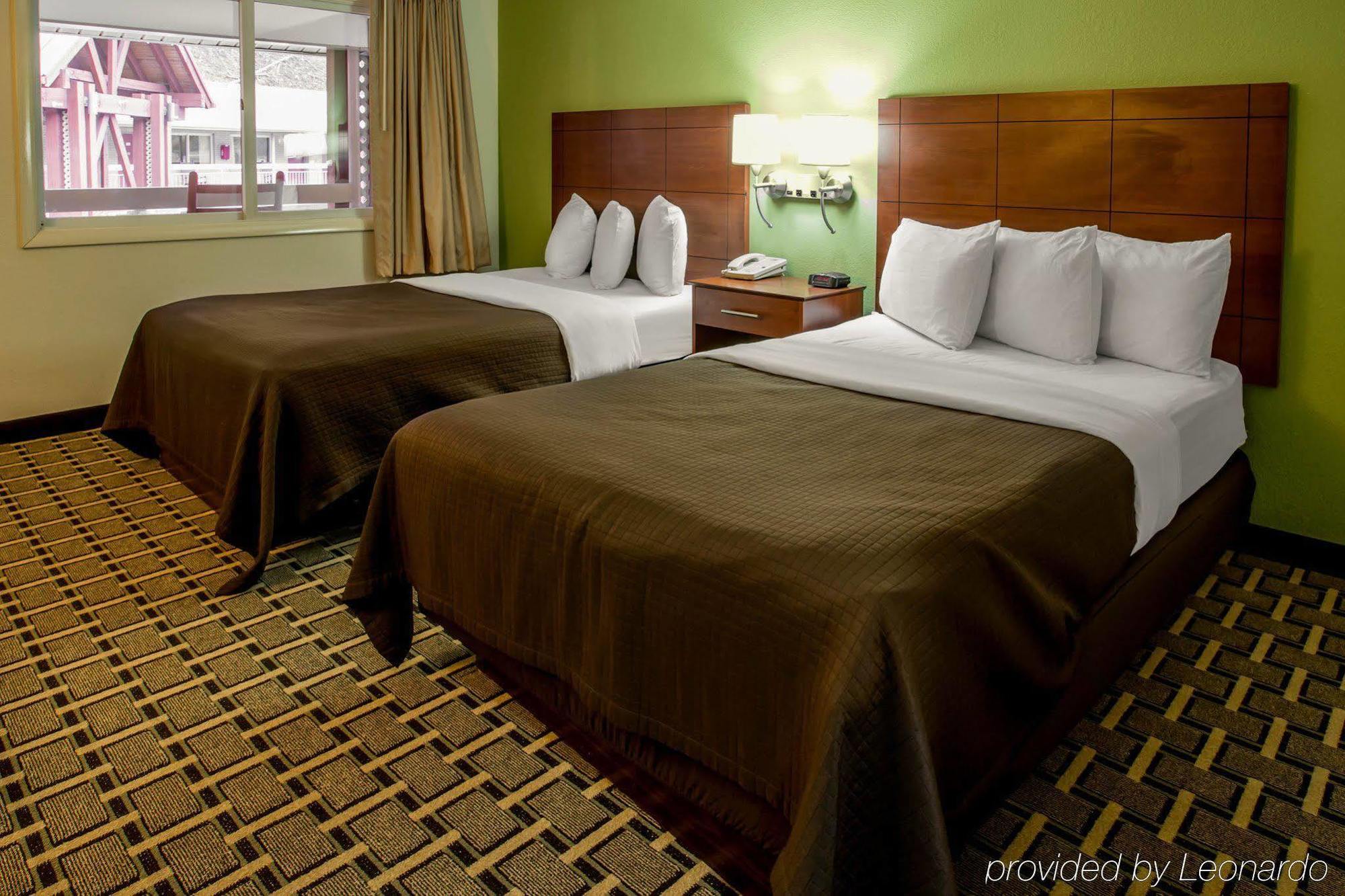 Econo Lodge Cherokee Near River Park Екстер'єр фото