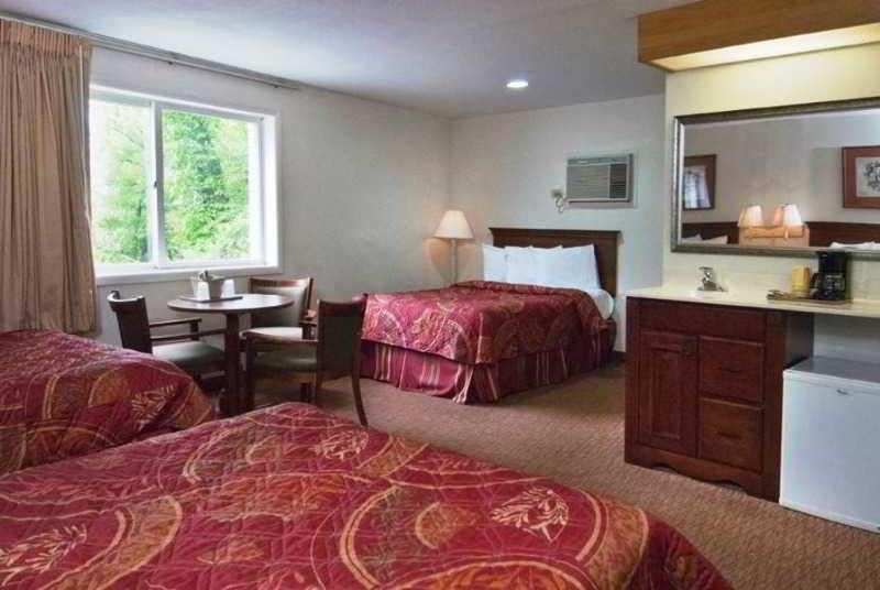 Econo Lodge Cherokee Near River Park Номер фото