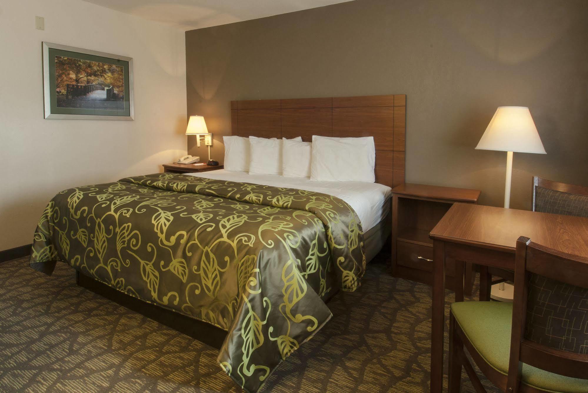 Econo Lodge Cherokee Near River Park Екстер'єр фото