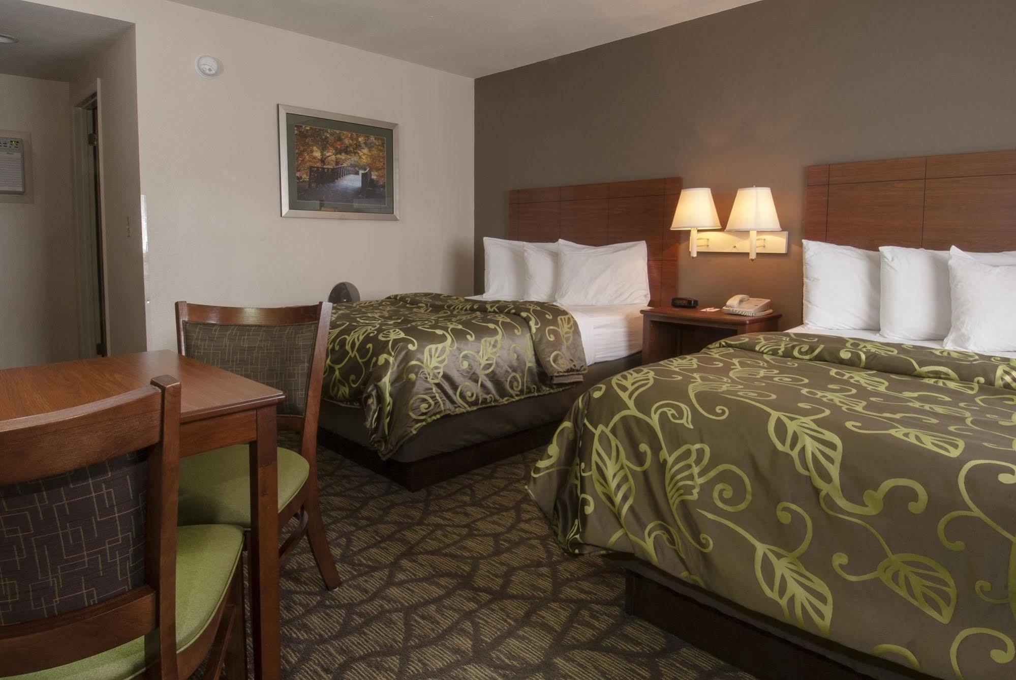 Econo Lodge Cherokee Near River Park Екстер'єр фото