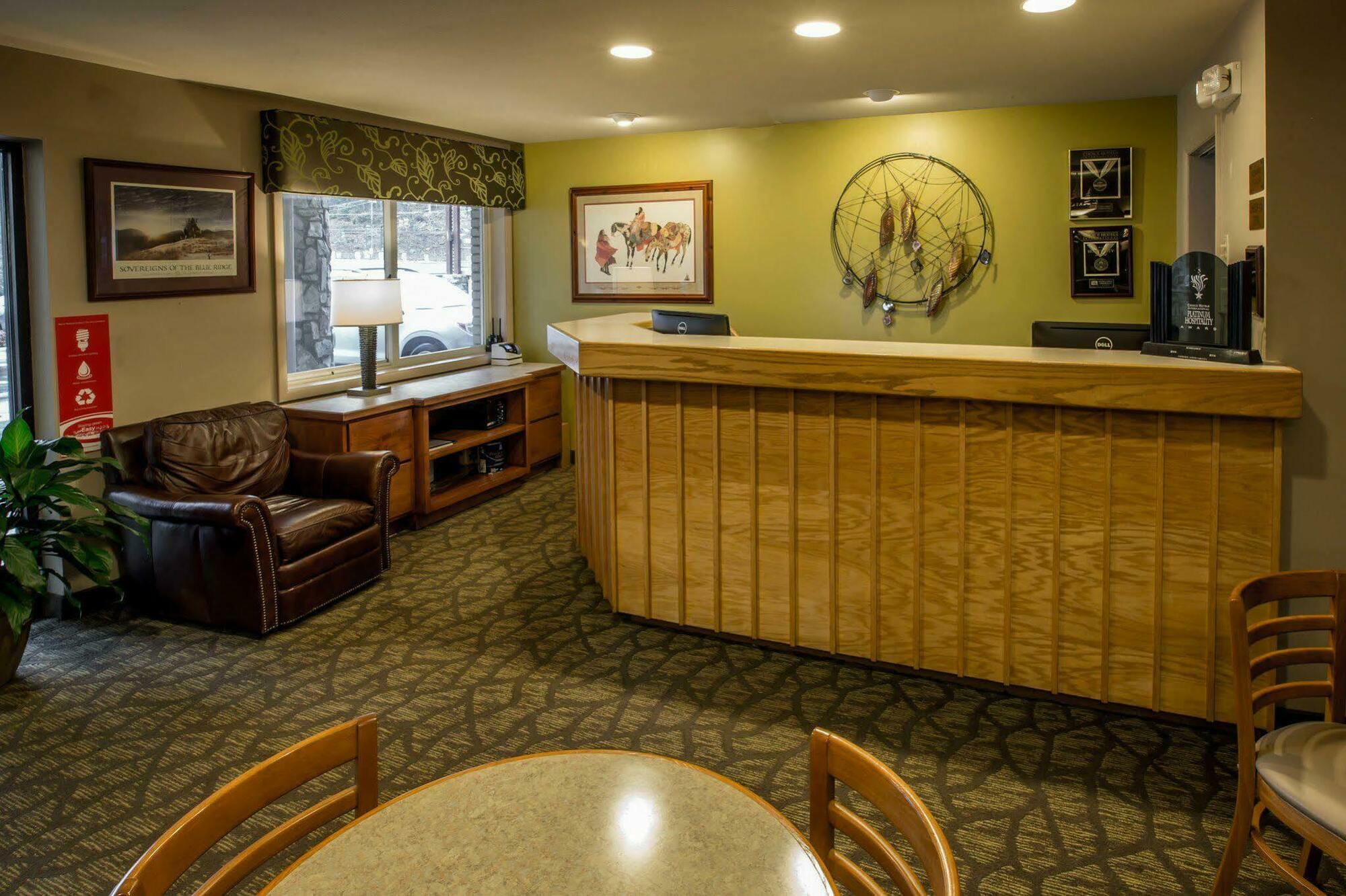 Econo Lodge Cherokee Near River Park Екстер'єр фото