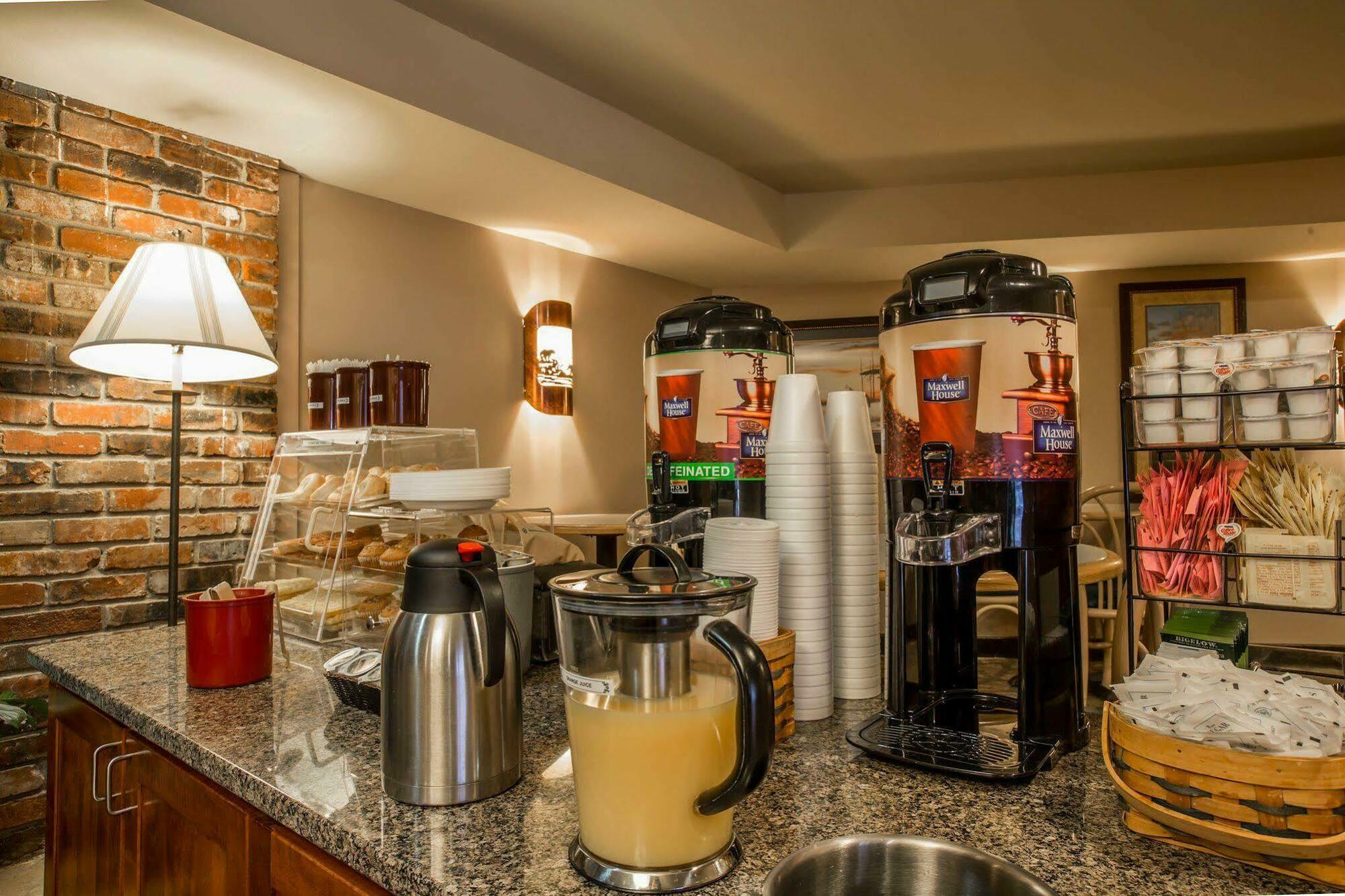 Econo Lodge Cherokee Near River Park Екстер'єр фото