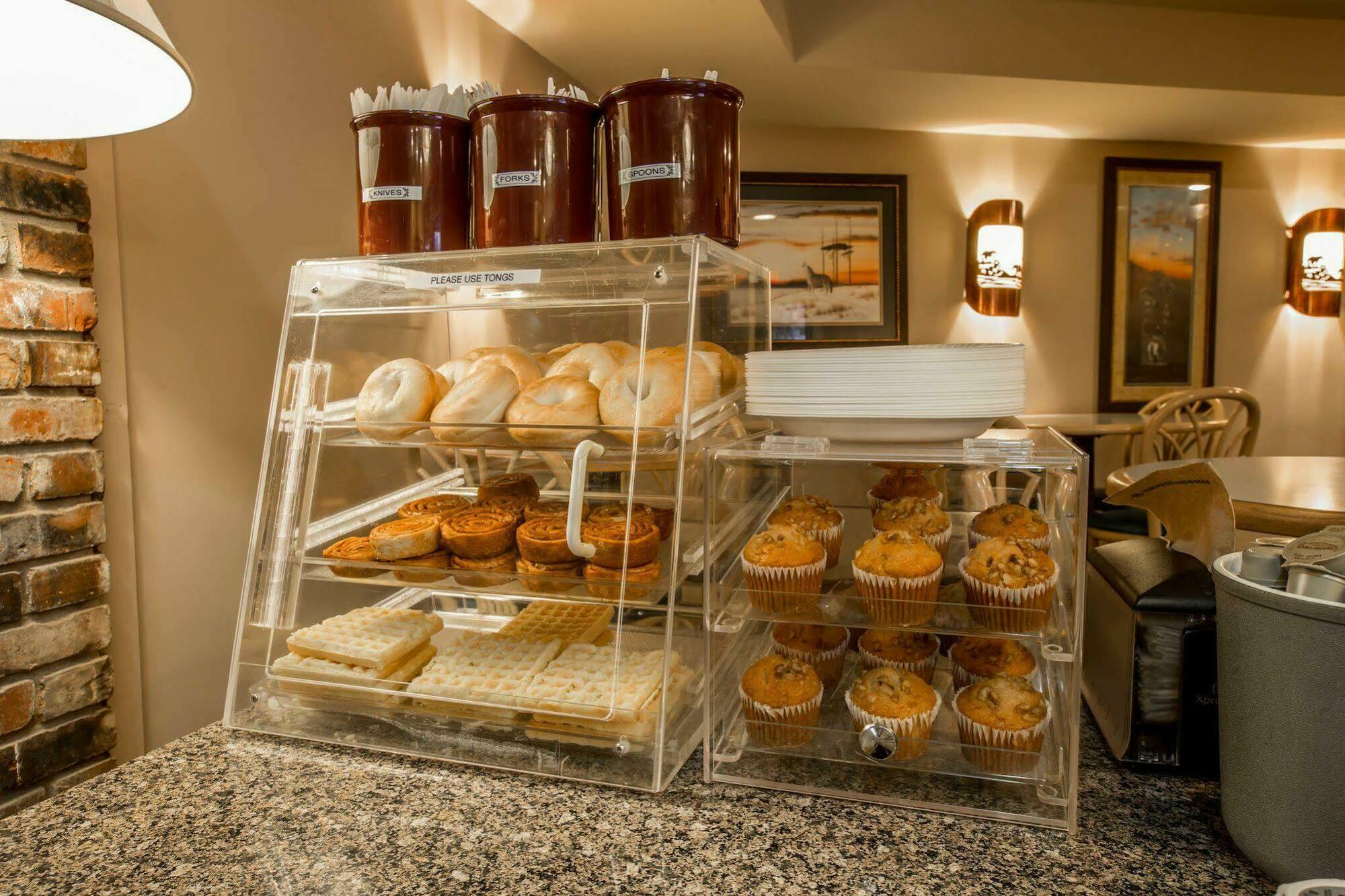 Econo Lodge Cherokee Near River Park Екстер'єр фото