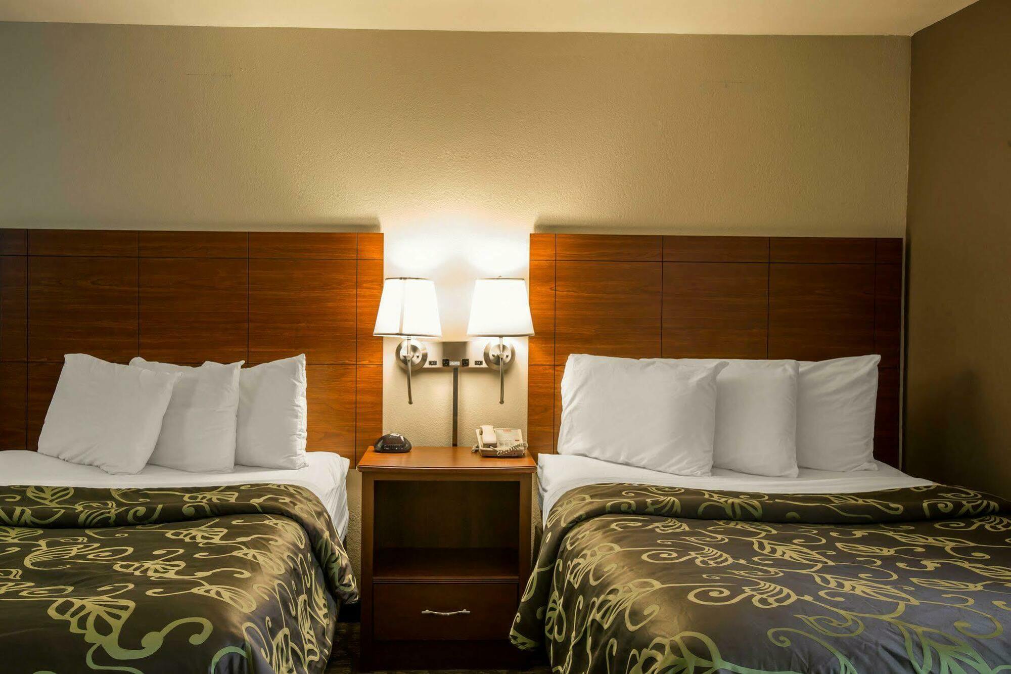 Econo Lodge Cherokee Near River Park Екстер'єр фото