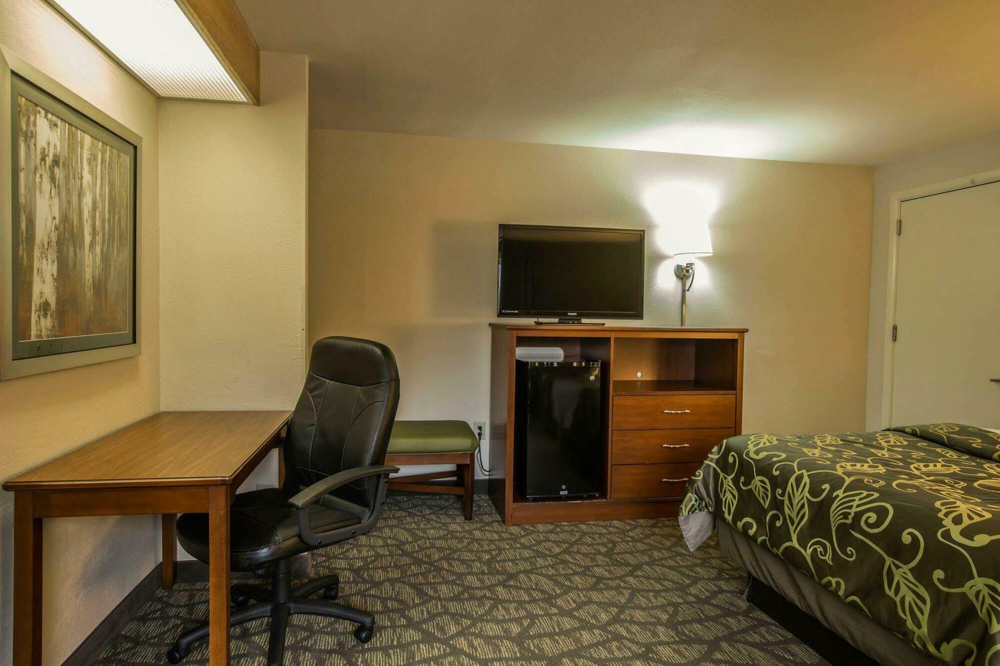 Econo Lodge Cherokee Near River Park Екстер'єр фото
